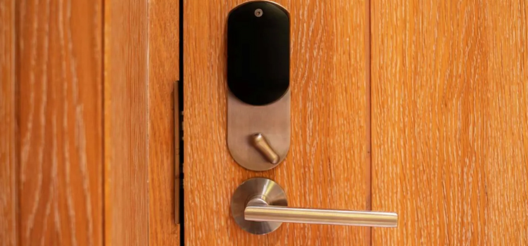 Automatic Locking Door Knob Calipatria